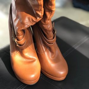 Gorgeous thigh high heels in tan/brown.